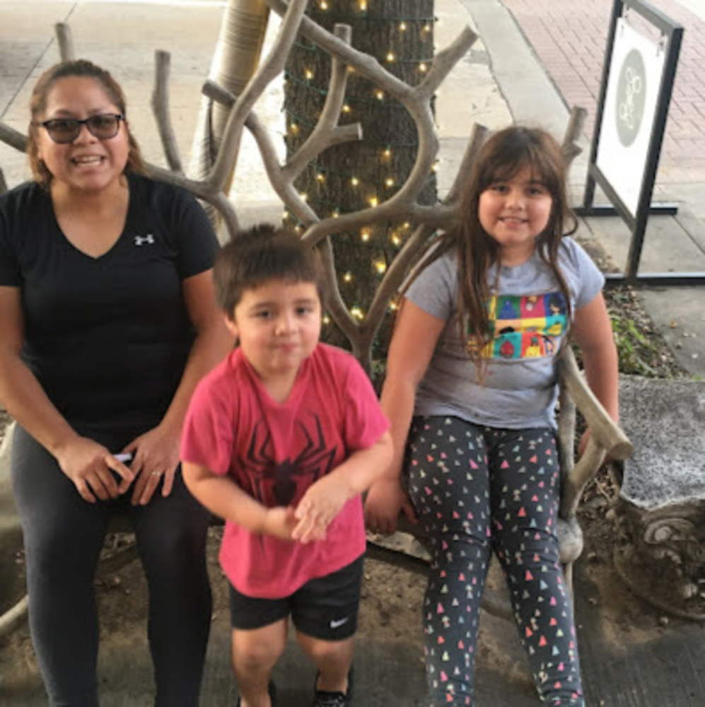 Meet your Posher, Yesenia